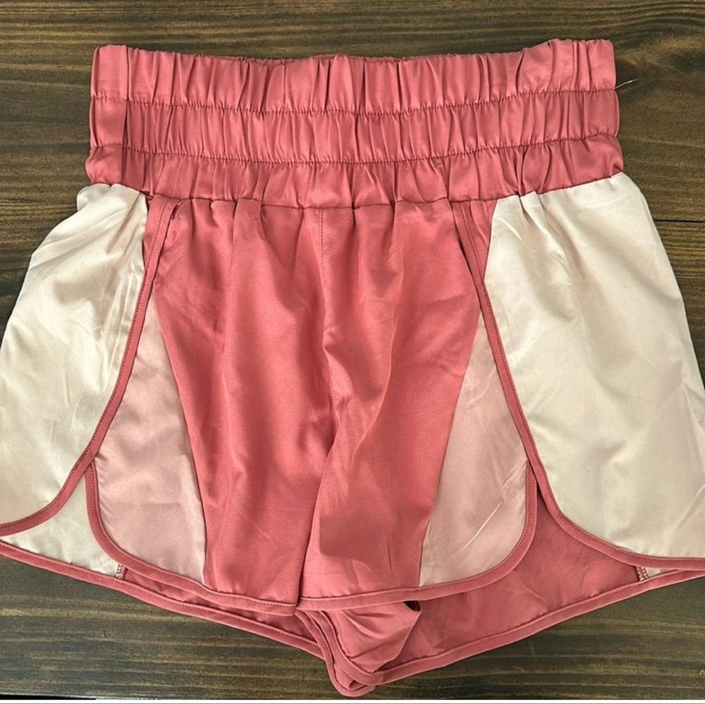 NWT NEW IN WOMEN'S SHORTS